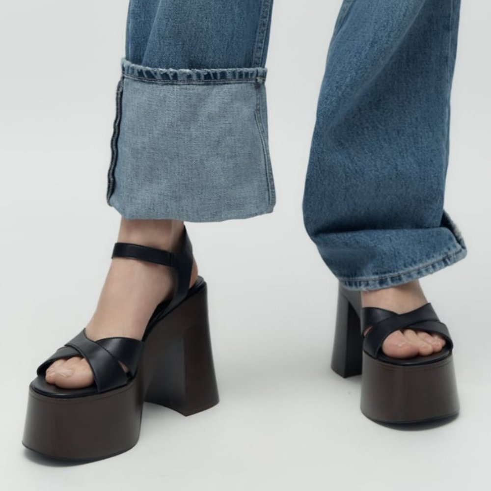 NWT Platform Wood Heel Round Toe Sandals - Picture 6 of 8